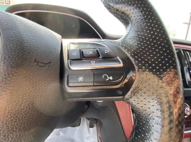 Car image 23