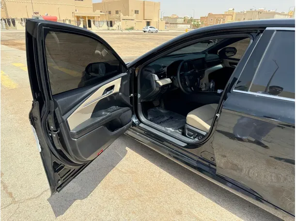 Car image 10