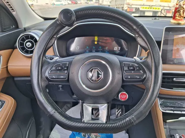 Car image 14