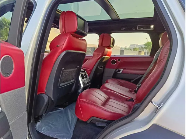 Car image 17