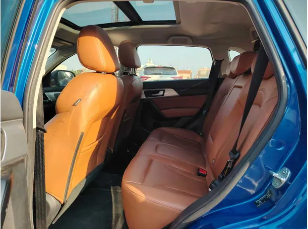 Car image 19
