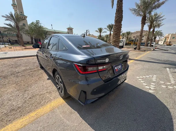 Car image 7