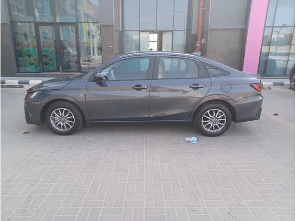 Car image 8