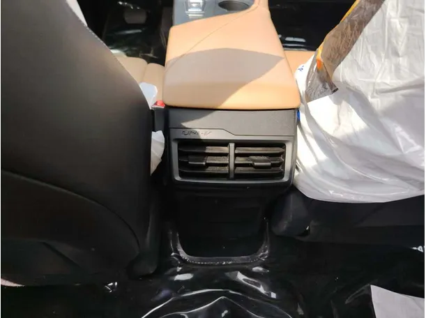 Car image 38