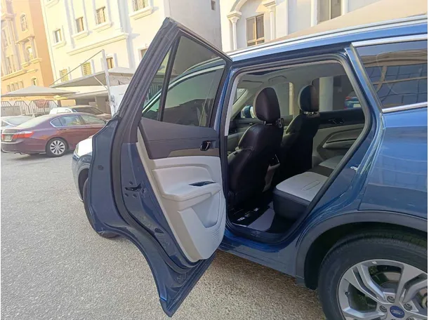 Car image 16