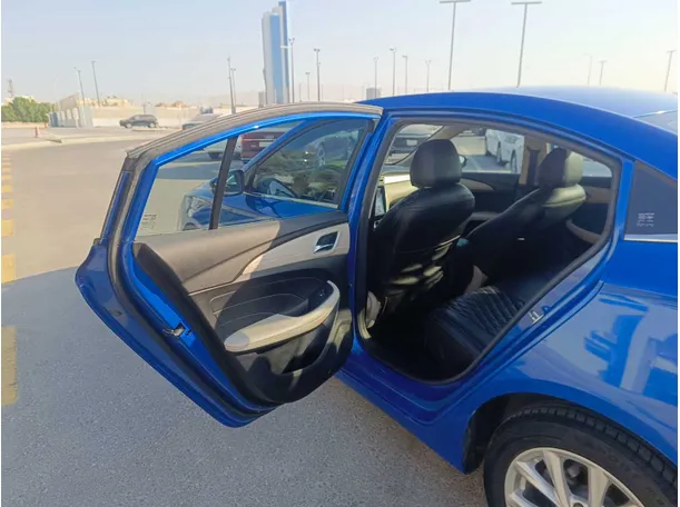 Car image 15