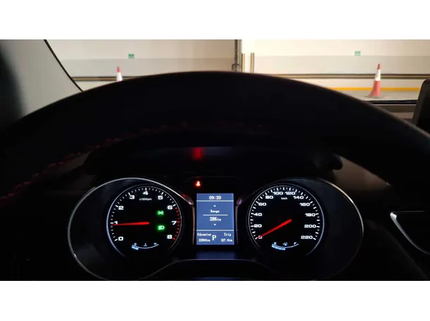 Car image 18