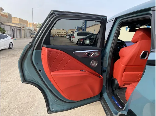Car image 13
