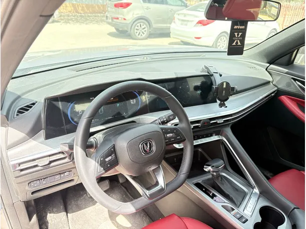 Car image 12