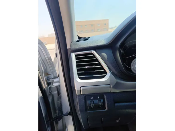 Car image 28