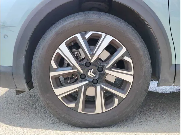 Car image 10