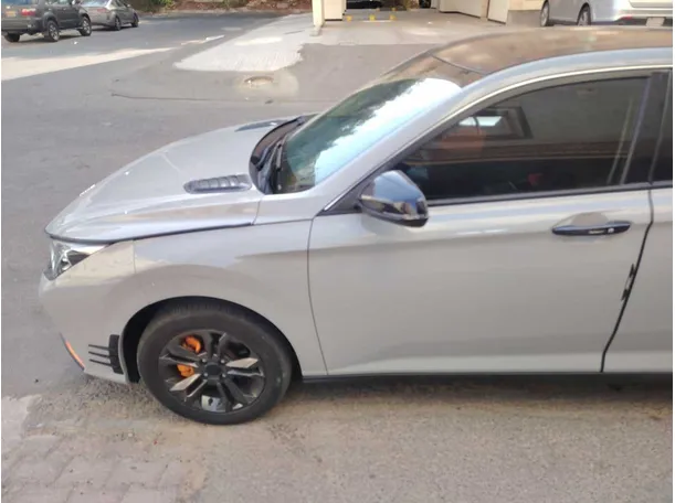 Car image 9