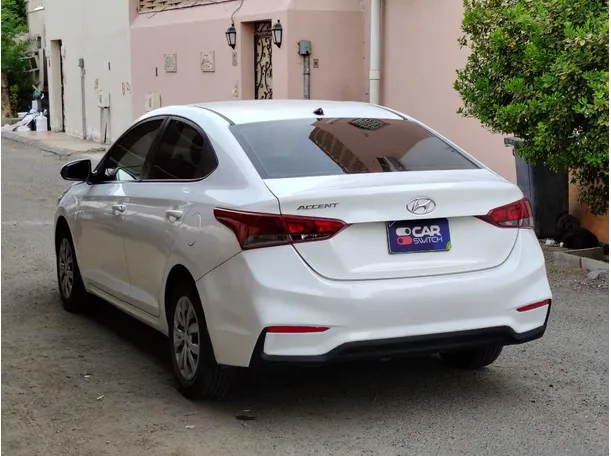 Car image 7
