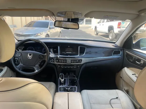 Car image 19