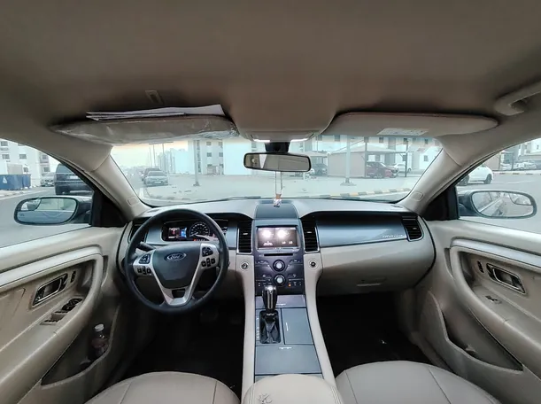 Car image 17