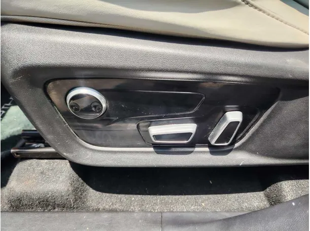 Car image 40