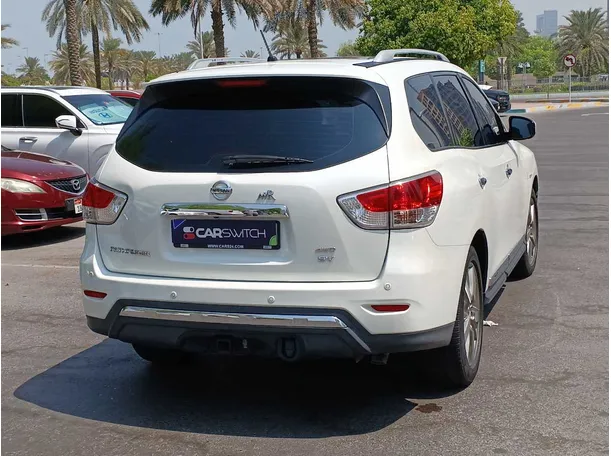 Car image 5