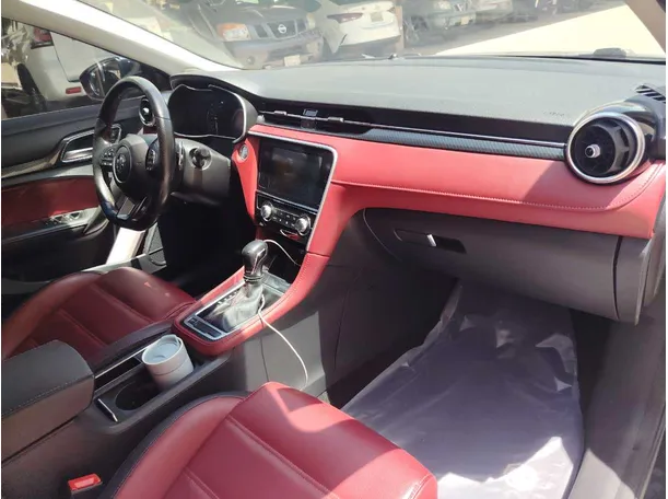 Car image 14