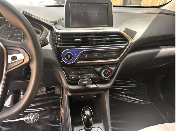 Car image 18