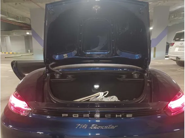 Car image 17