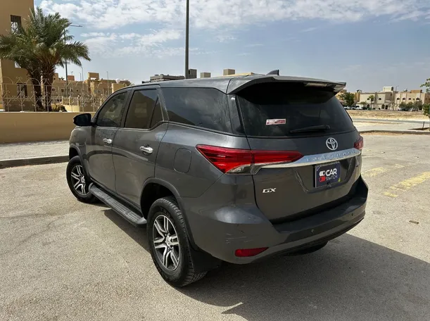 Car image 7