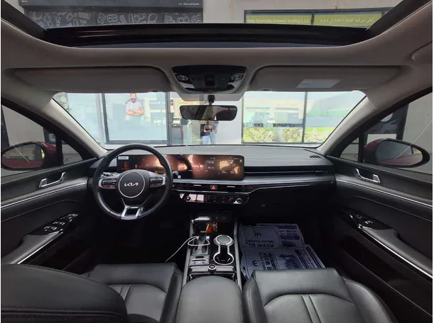 Car image 14
