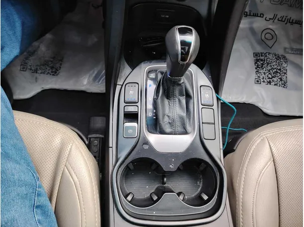 Car image 25