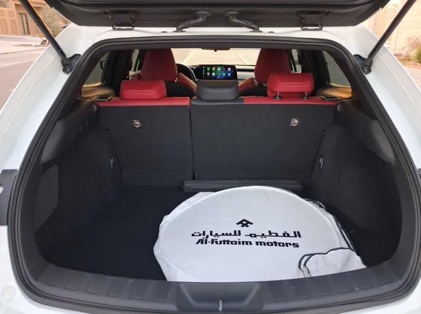Car image 19
