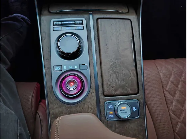 Car image 24