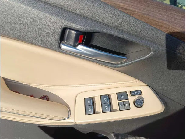 Car image 33