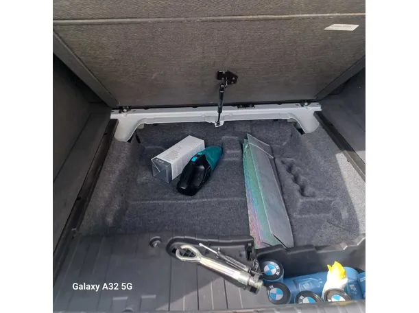 Car image 28