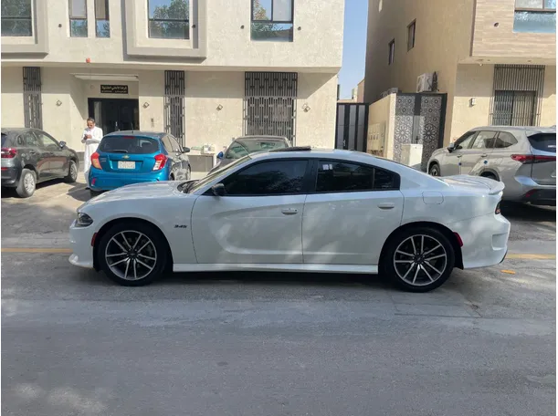 Car image 8
