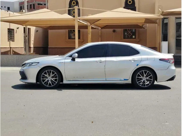 Car image 8