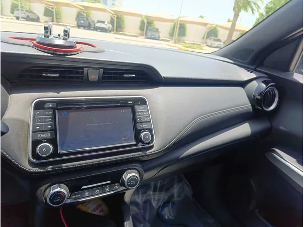 Car image 23