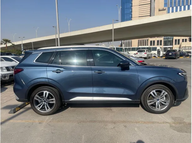 Car image 4