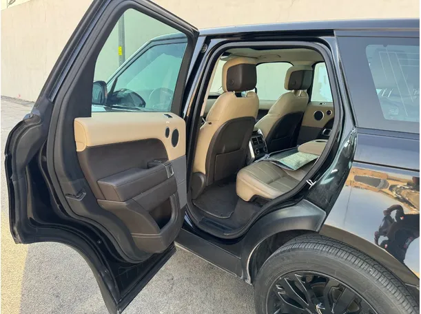 Car image 12