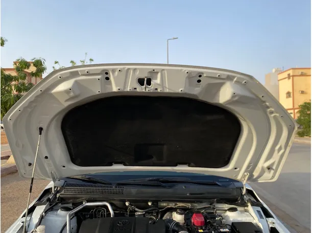 Car image 26