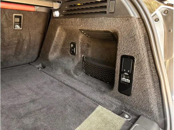Car image 29