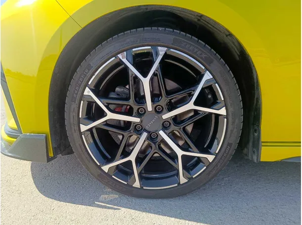 Car image 12