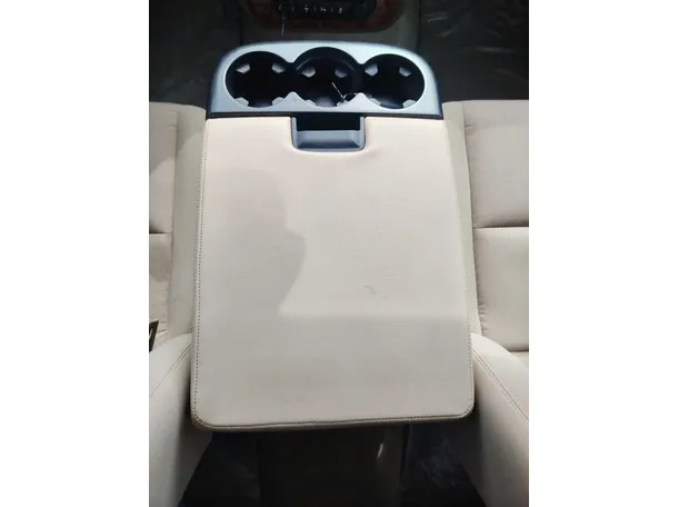 Car image 32