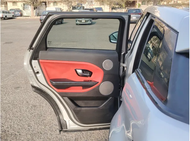 Car image 14