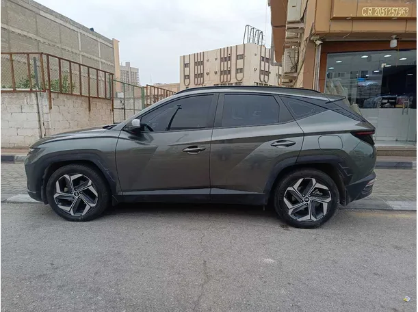 Car image 8