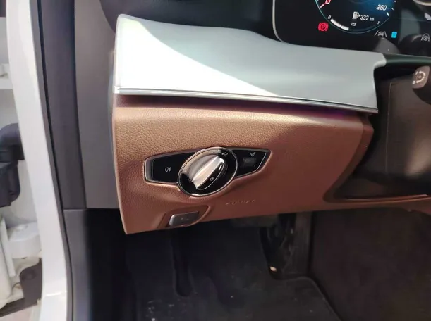 Car image 33
