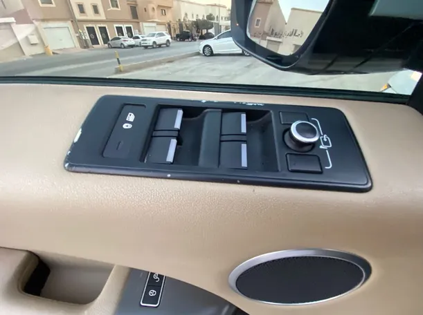 Car image 26