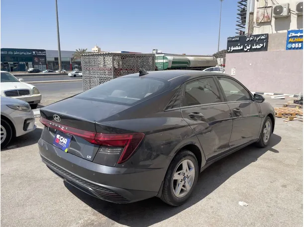 Car image 5