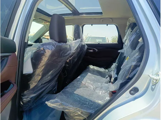 Car image 17