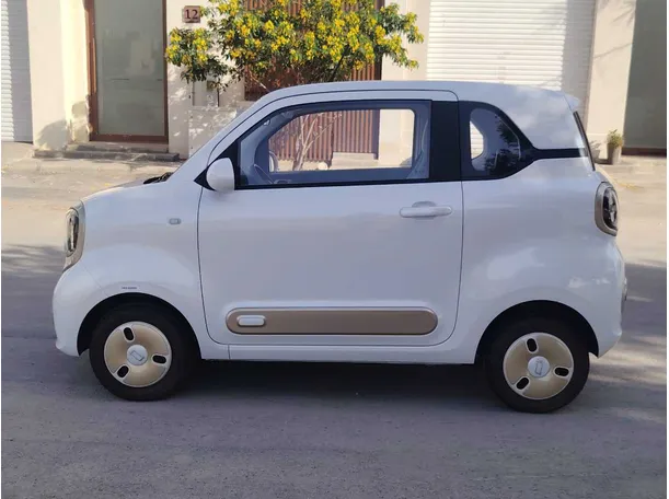 Car image 8
