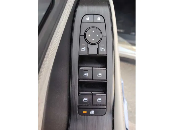 Car image 27