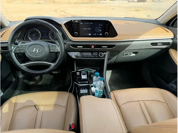 Car image 15