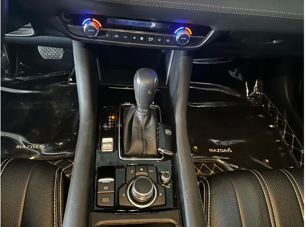 Car image 18